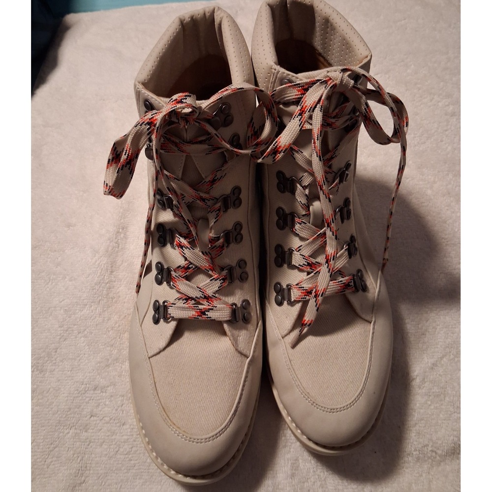 CROWN VINTAGE: CV-TAHTUM - WOMANS BOOTS SIZE 10M WHITE PEPPER/OFF WHITE "USED"